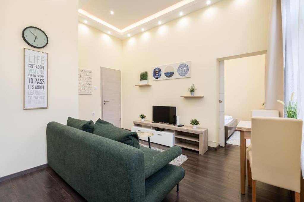 Peppy Home Of Harmony Budapest Eksteriør billede